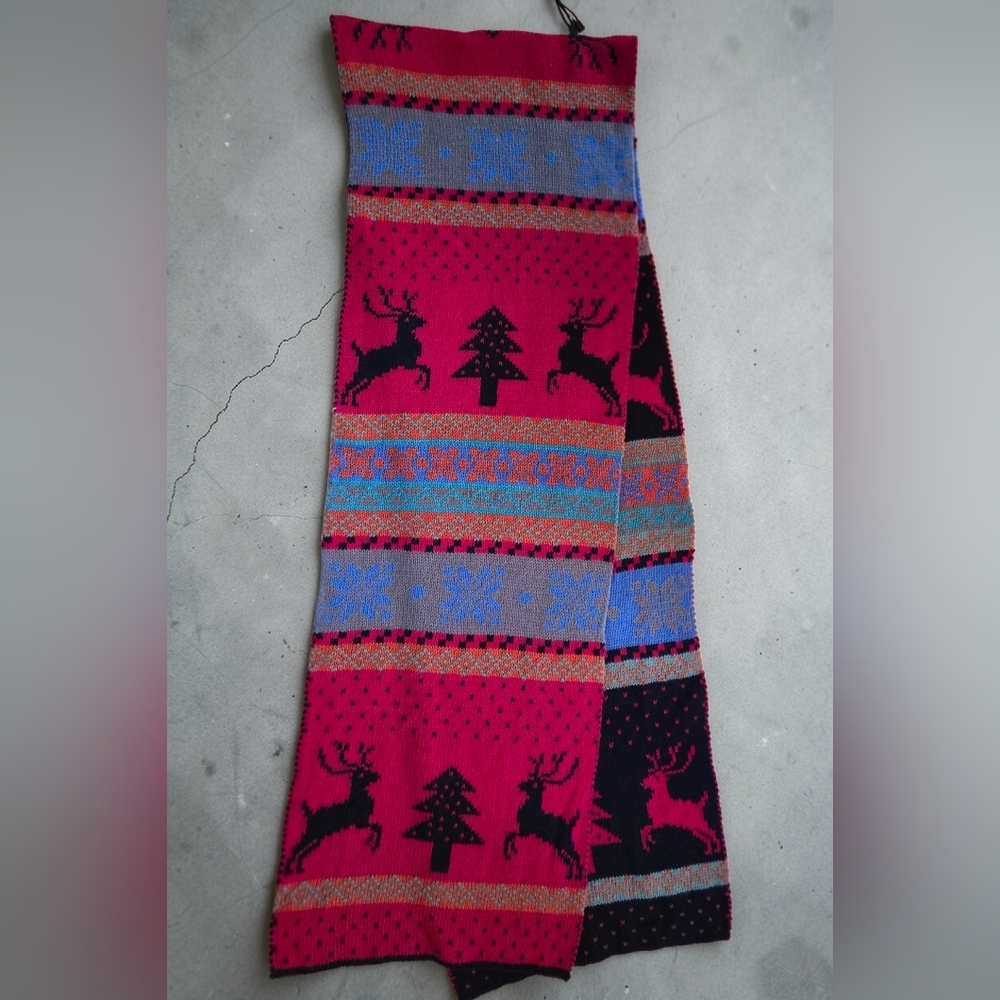 Red Knit Scarf Reindeer Pattern NWOT#SCA7